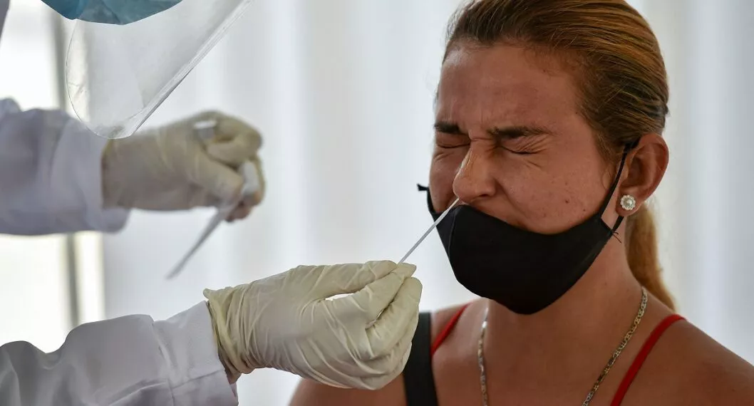 Asintomáticos vacunados ya no harán cuarentena en Colombia