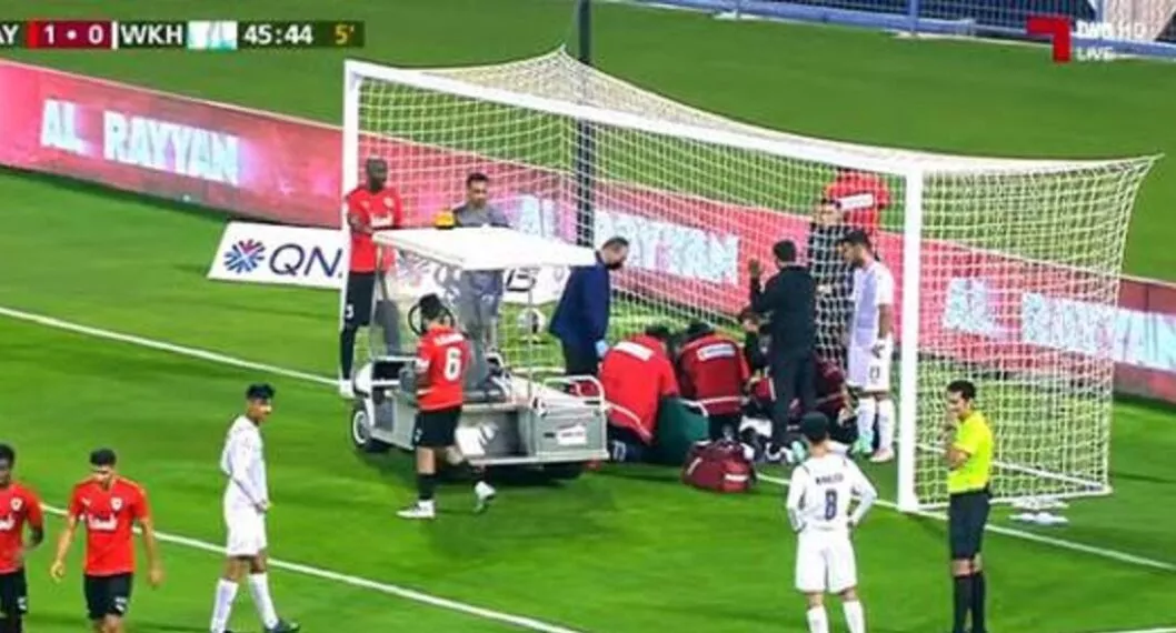 Futbolista de Al Wakrah se desplomó en partido de James Rodríguez y Al Rayyan