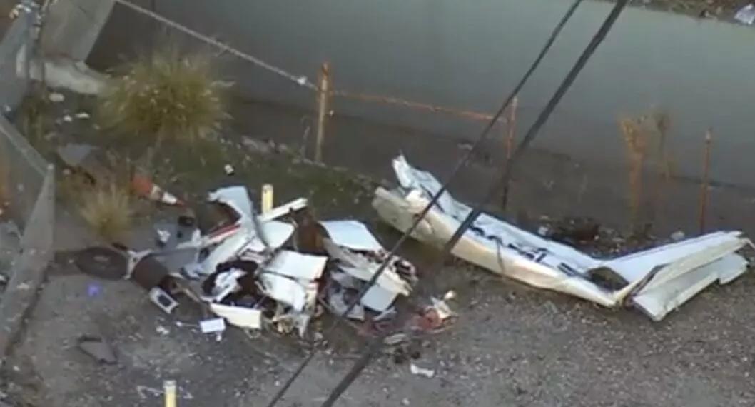 Piloto se salvó de morir dos veces en segundos: su avioneta cayó y tren casi lo arrolla en Los Ángeles.