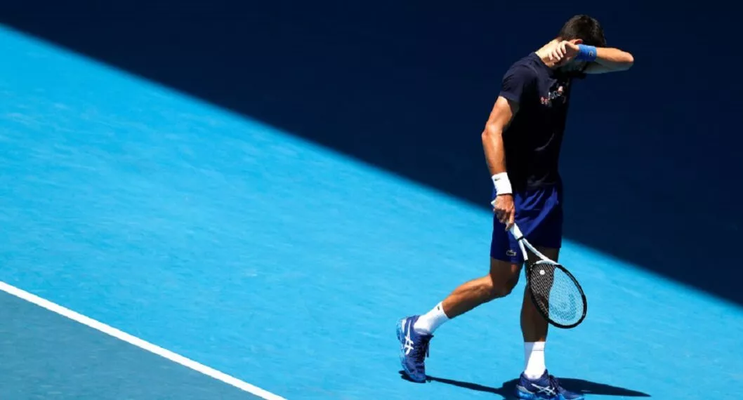 Novak Djokovic, entrenando antes del Abierto de Australia tras ser liberado.