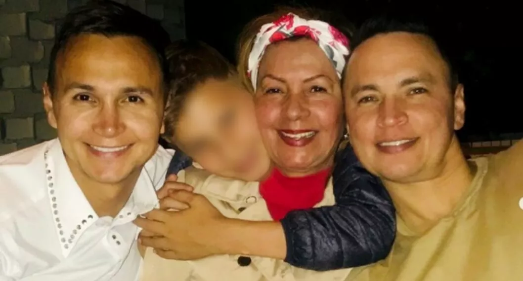 Mauricio Leal con su familia, entre ellos su hermano Jhonier Leal, cuya audiencia por la muerte de 'Maito' Leal y su mamá fue suspendida.