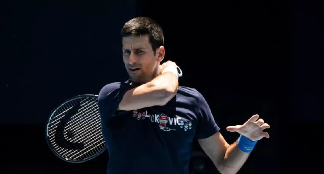 Imagen de Novak Djokovic, que queda afuera de Roland Garros por no vacunarse contra COVID