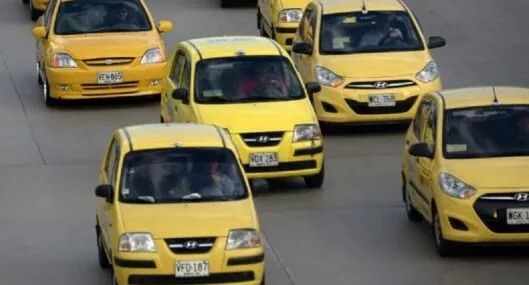 Imagen de varios taxis a propósito de las protestas que hicieron conductores en Suba por el asesinato de un compañero
