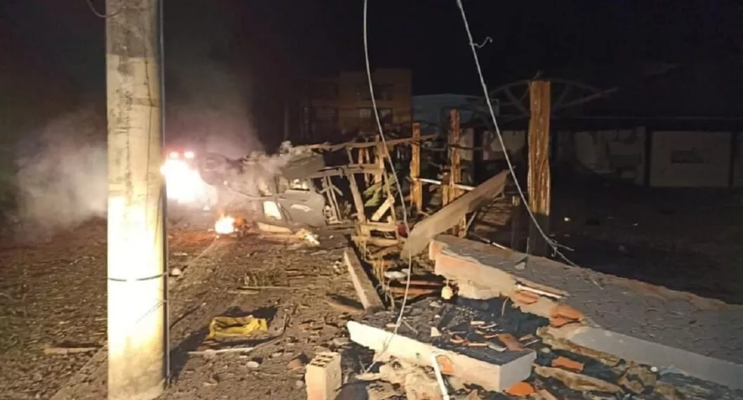 Un posible carro bomba explotó en pleno centro de Saravena, Arauca, la noche de este miércoles 19 de enero.