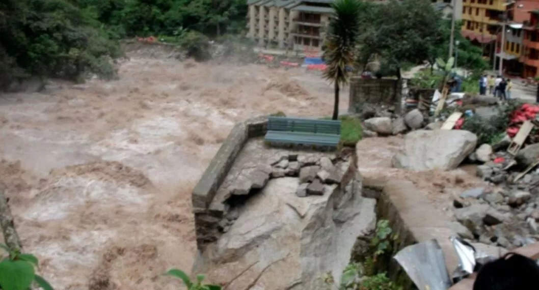 Machu Picchu: Inundaciones destruyen vías férreas y puentes peatonales