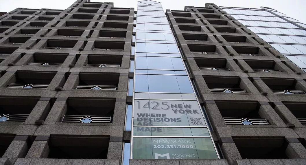 Edificio de 14 pisos de la New York Avenue en 255 apartamentos, que está siendo transformado