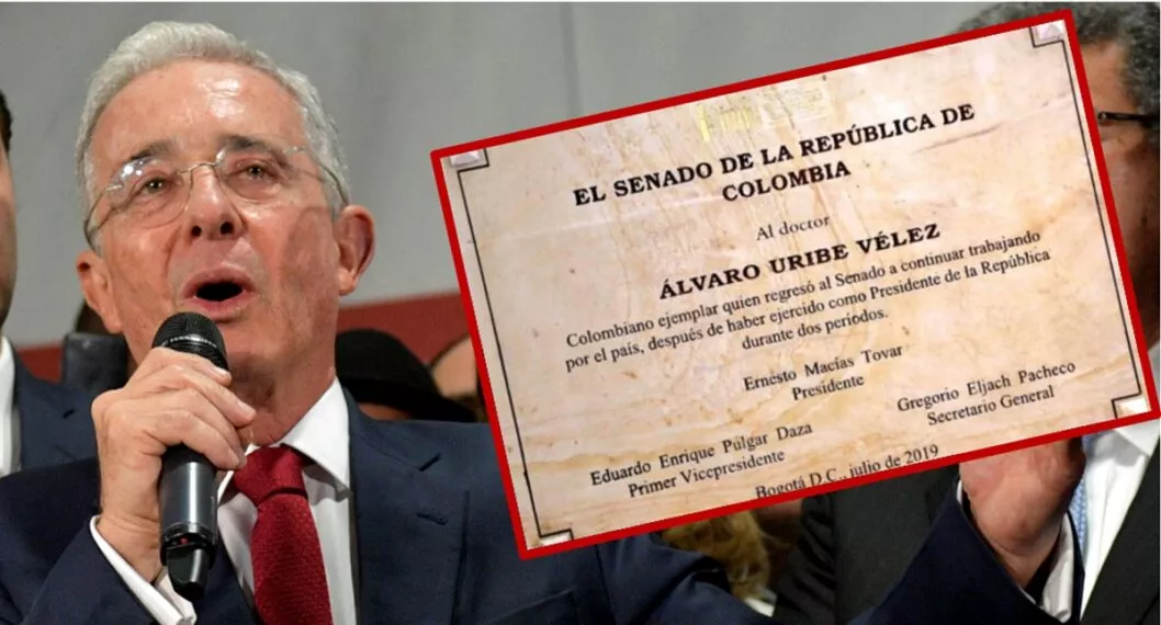 Álvaro Uribe y placa en su honor