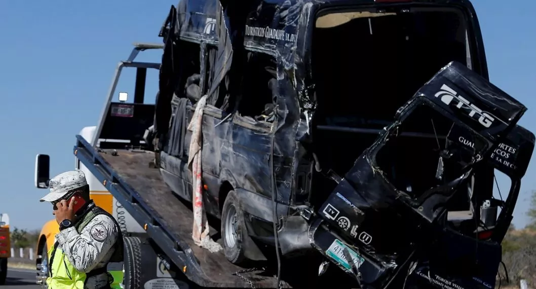 Imagen del accidente que dejó a 12 personas muertas y 11 más heridas en el estado de Jalisco, en México