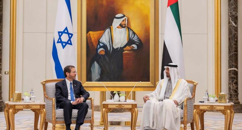 Foto de presidente de Israel y príncipe de Abu Dhabi, en nota de cómo es primera visita de Estado, qué dijo.