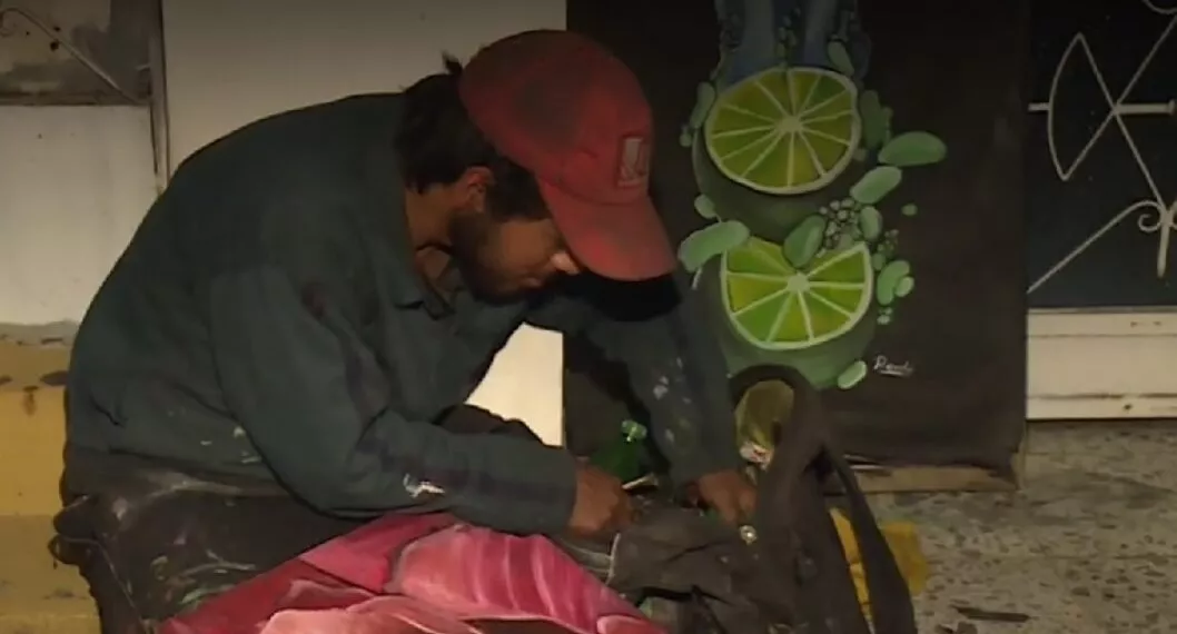 Tras un informe de Noticias Caracol, una fundación decidió apoyar el proceso de rehabilitación de Ronald Saavedra, talentoso pintor y habitante de calle.
