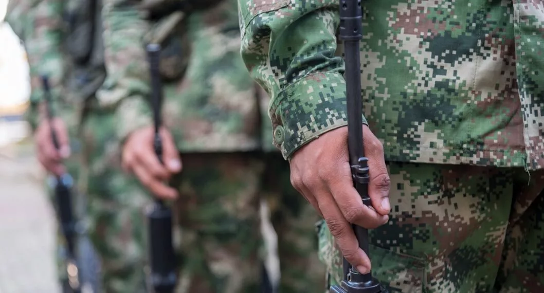 Militares colombianos a propósito de que el Ejército ya no se podrá llevar a los jóvenes sin libreta militar 
