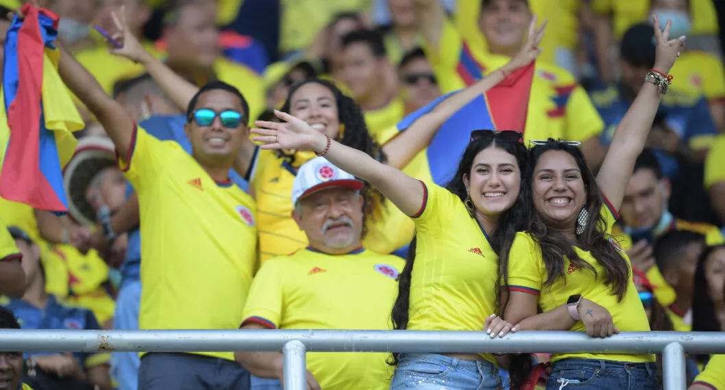 Hinchas de Colombia. A quienes les prohibieron la entrada con camiseta de Colombia en Argentina. 