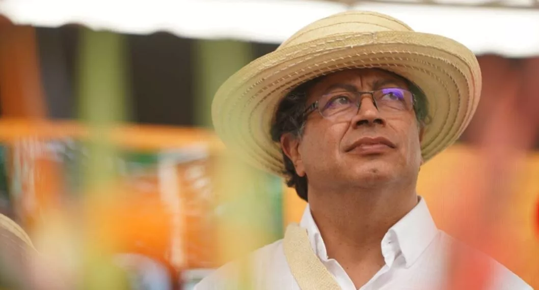 Gustavo Petro, precandidato presidencial que propone acabar con los estratos socioeconómicos en Colombia.