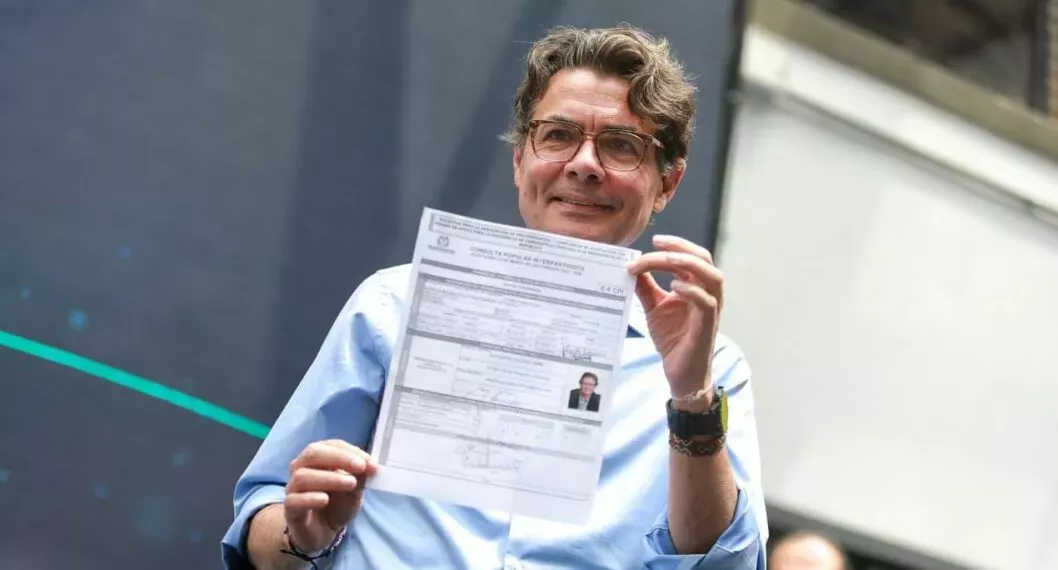 Alejandro Gaviria inscribió su candidatura presidencial