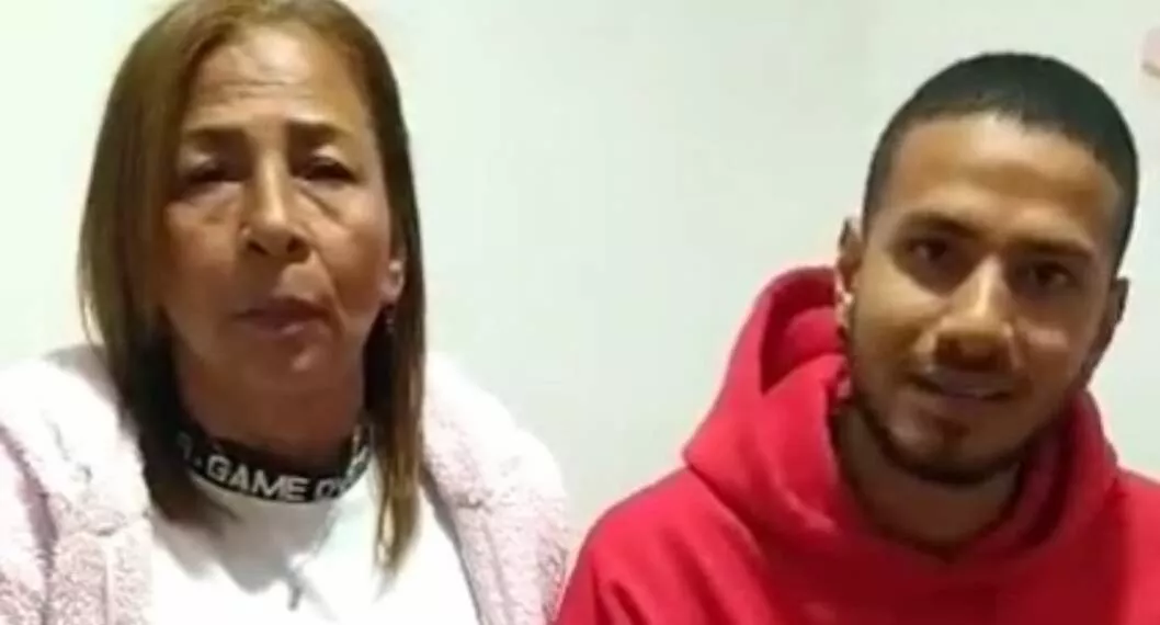 Foto de María Hernández, tía de Mauricio Leal, y otro pariente, en nota de video familiares indignados con Jhonier Leal y pidiendo la verdad.