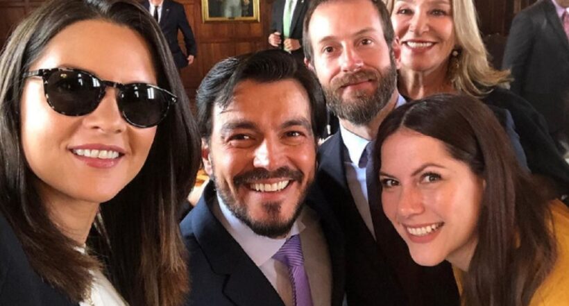 Marianela González con Luciano D'Alessandro y otros actores de 'La ley del corazón', a propósito de que ella terminó con su novia Amalia Andrade, según 'La red'.