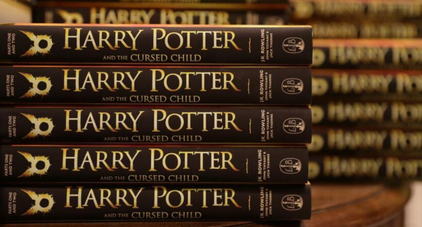 Harry Potter. Un sacerdote quemó libros de la serie, por brujería. 