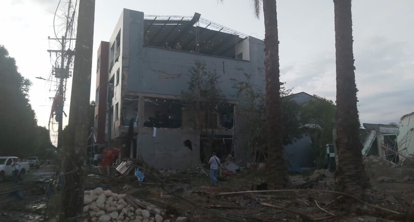 El edificio “Héctor Alirio Martínez”, en Saravena, resultó afectado por la explosión de un carro-bomba el 19 de enero.