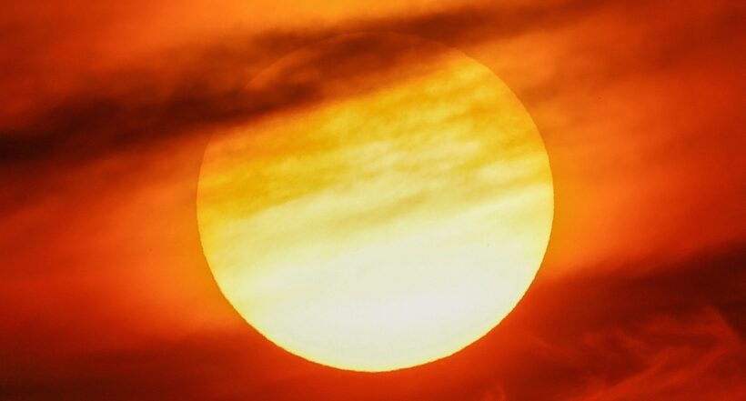 Imagen del Sol ilustra artículo Tormenta geomagnética destruye al menos 40 satélites de internet de SpaceX