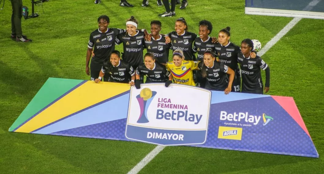 The players of Deportivo Cali during the first leg of the final against Independiente Santa Fe for the Liga Femenina BetPlay DIMAYOR 2021 played at the Nemesio Camacho El Campin stadium in the city of Bogota, on September 7, 2021.  (Photo by Daniel Garzon Herazo/NurPhoto)