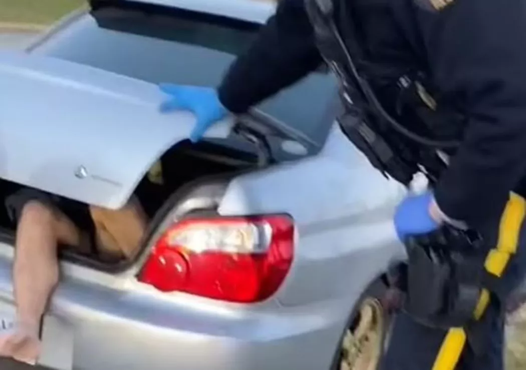 Video: Mujer en Canadá encontró a hombre viviendo en el baúl de su carro