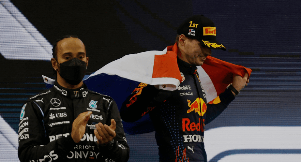 Lewis Hamilton y Max Verstappen, subcampeón y campeón de la Fórmula 1 en el 2021.