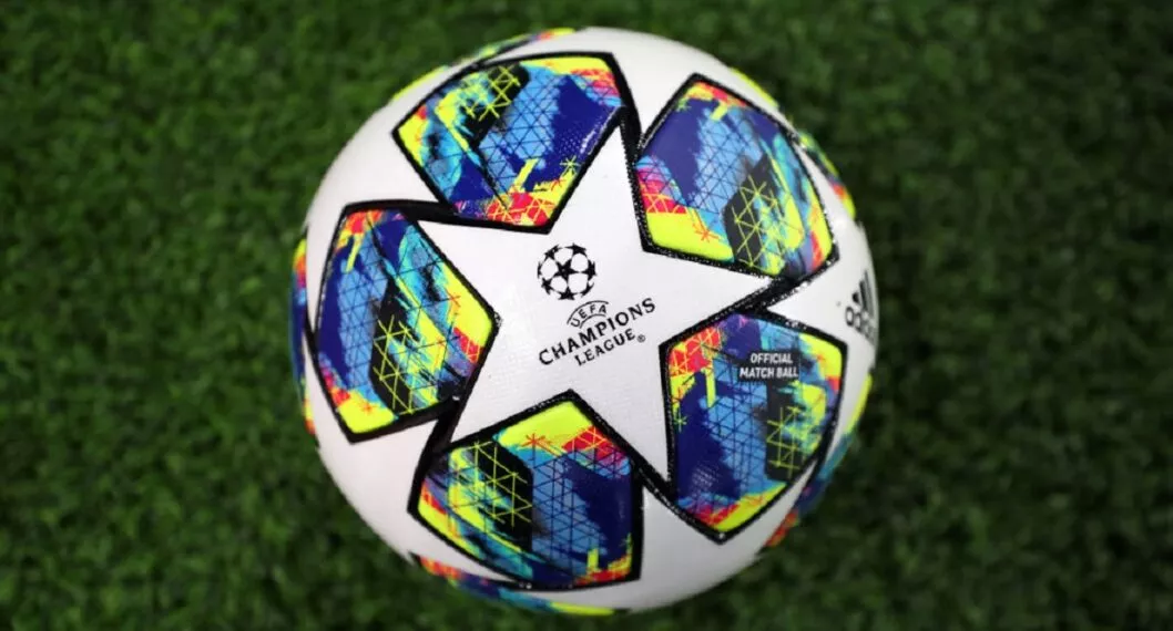 Imagen del balón de la Champions a propósito de que la UEFA quitó el doble valor del gol visitante en caso de empate