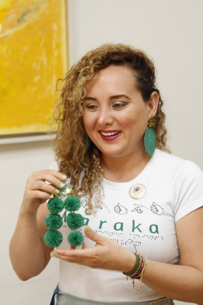 Maraka: Es el grupo de emprendimiento de economía circular, liderado por la joven Leidy Viviana Mantilla desde 2014 en Saravena, Arauca, en la que participan veinte mujeres artesanas.