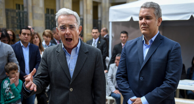 Álvaro Uribe junto a Iván Duque