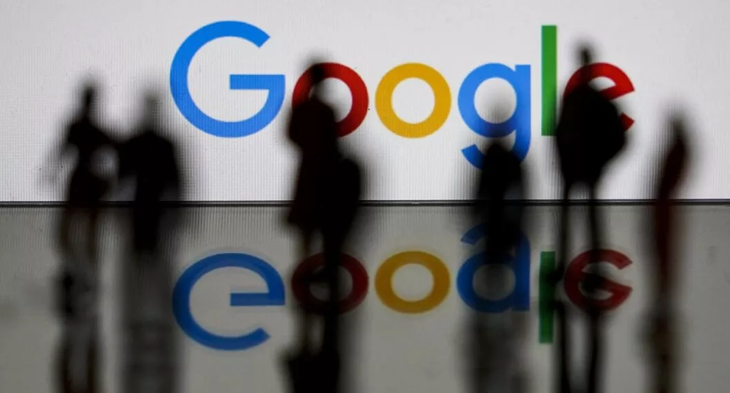 Imagen de logo de Google y personas ilustra artículoGoogle, Facebook y más ‘Big Tech’, frente a regulación estatal más agresiva