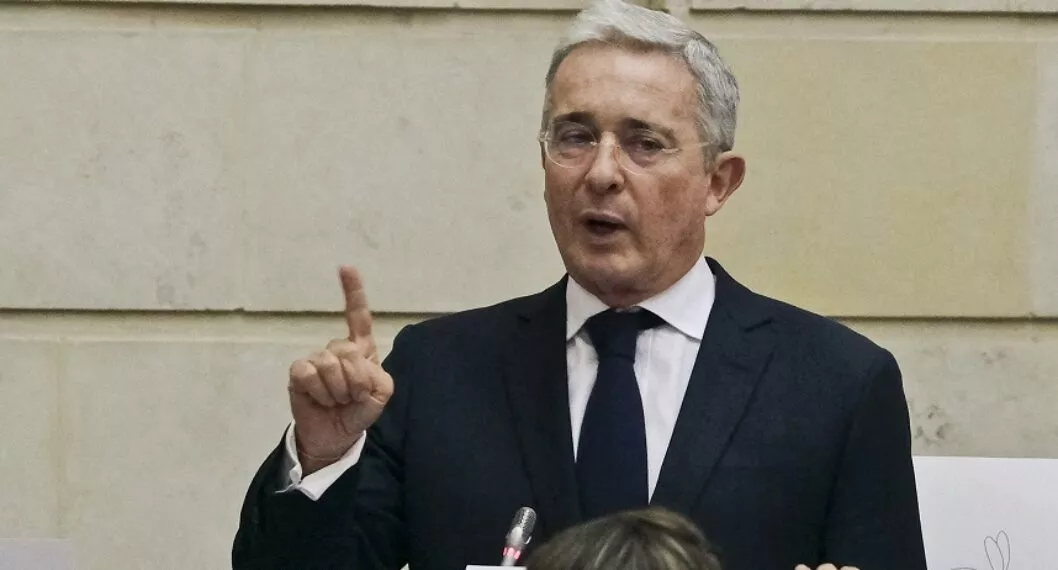 Álvaro Uribe propone nueva prima para trabajadores por inflación alta