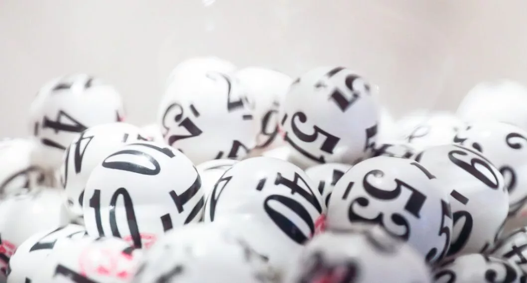 Imagen de varias balotas de lotería a propósito de los resultados de Meta, Manizales, Valle del Cauca y Chances