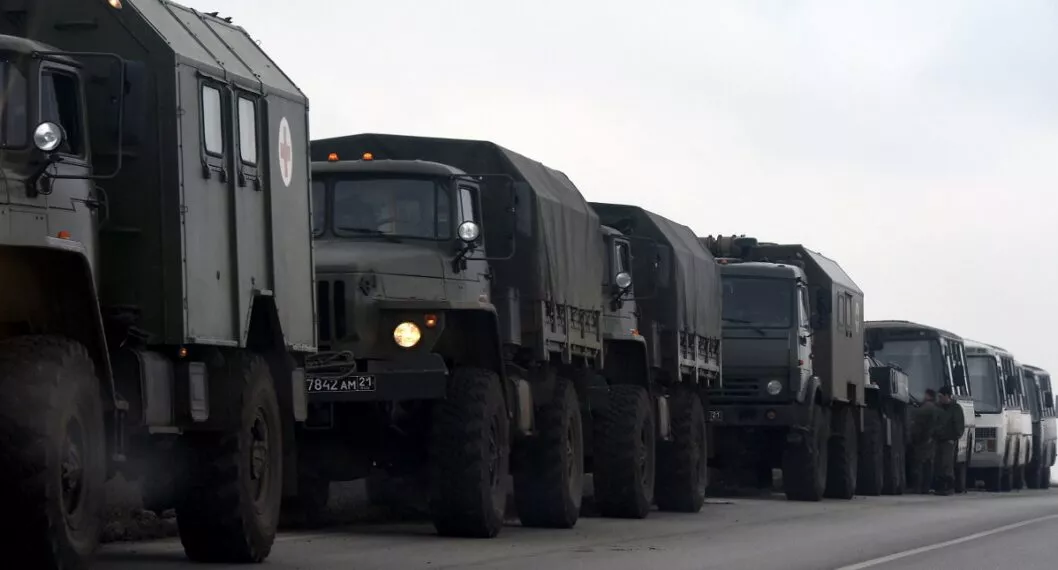 Camiones de guerra rusos, cerca de Ucrania. 