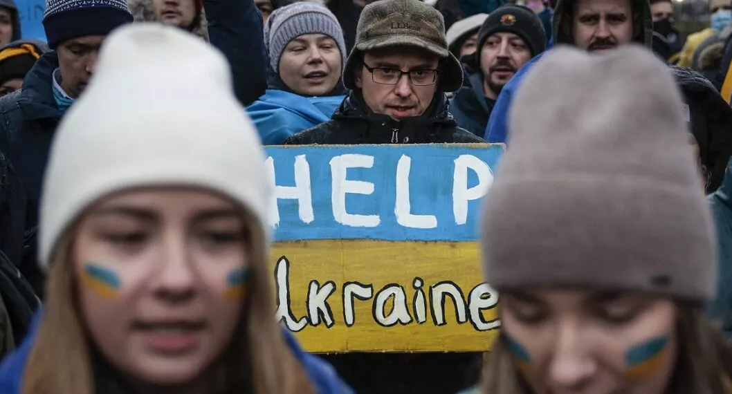 Presidente de Ucrania, enojado, pide ayuda internacional para combatir a Rusia