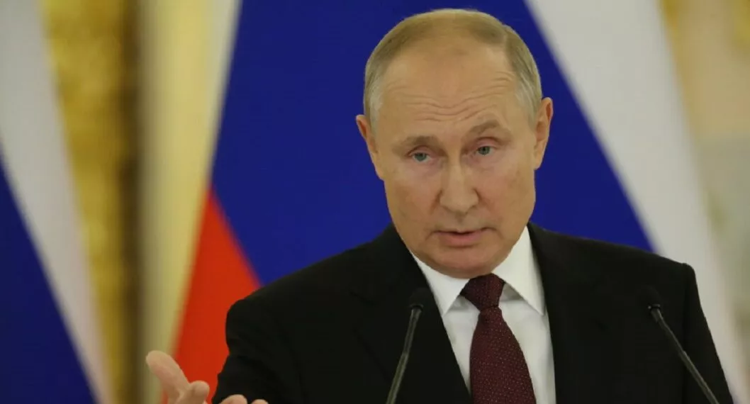 Vladimir Putin dice que lucha contra "neonazis y drogadictos" Ucrania