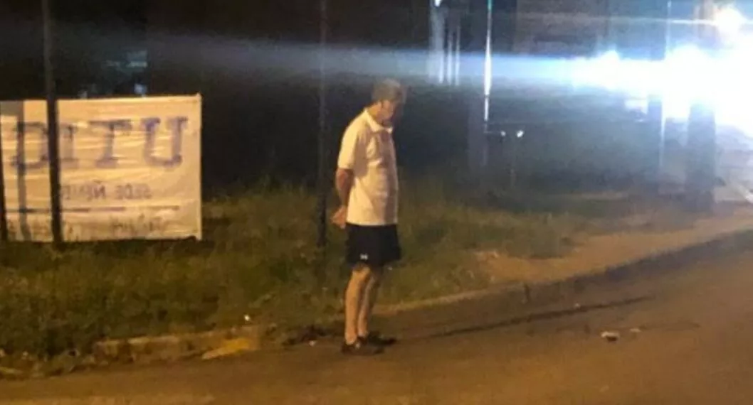 Foto viral de anciano esperando a su hija en paradero de bus; lo hace siempre