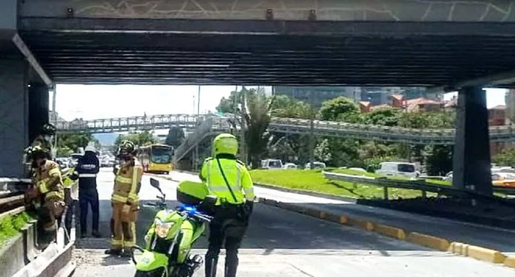 Accidente en Bogotá hoy entre camión y puente de Autopista Norte