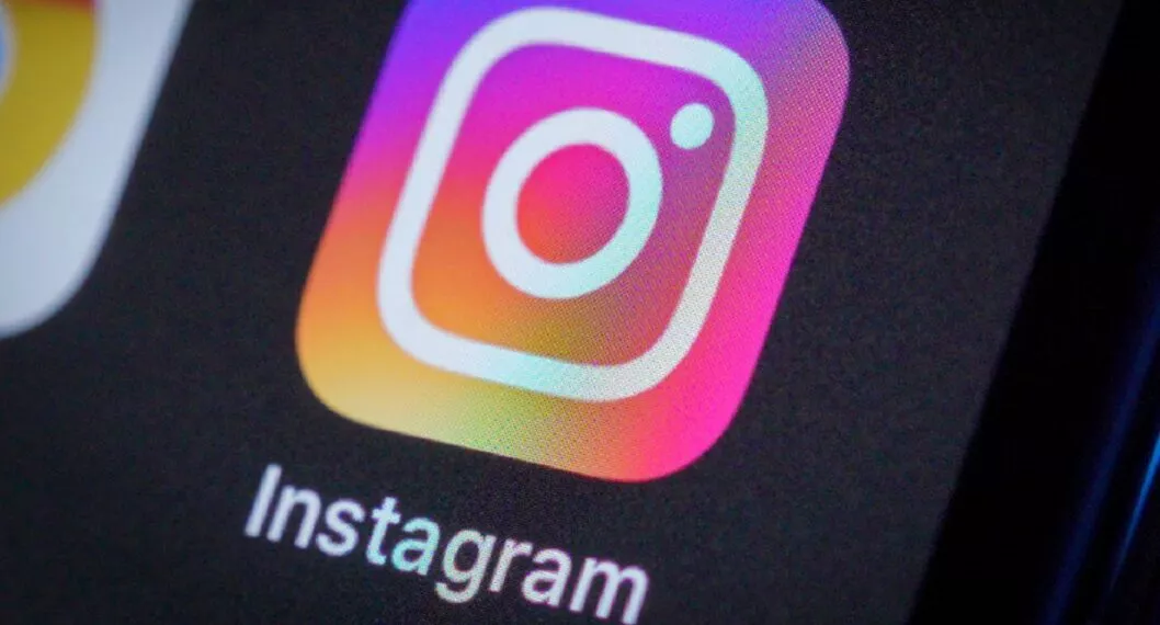 En páginas como Instadp y Storiesig se pueden ver de forma anónima las historias de los usuarios en Instagram, además se puede descargar su contenido en alta definición. 