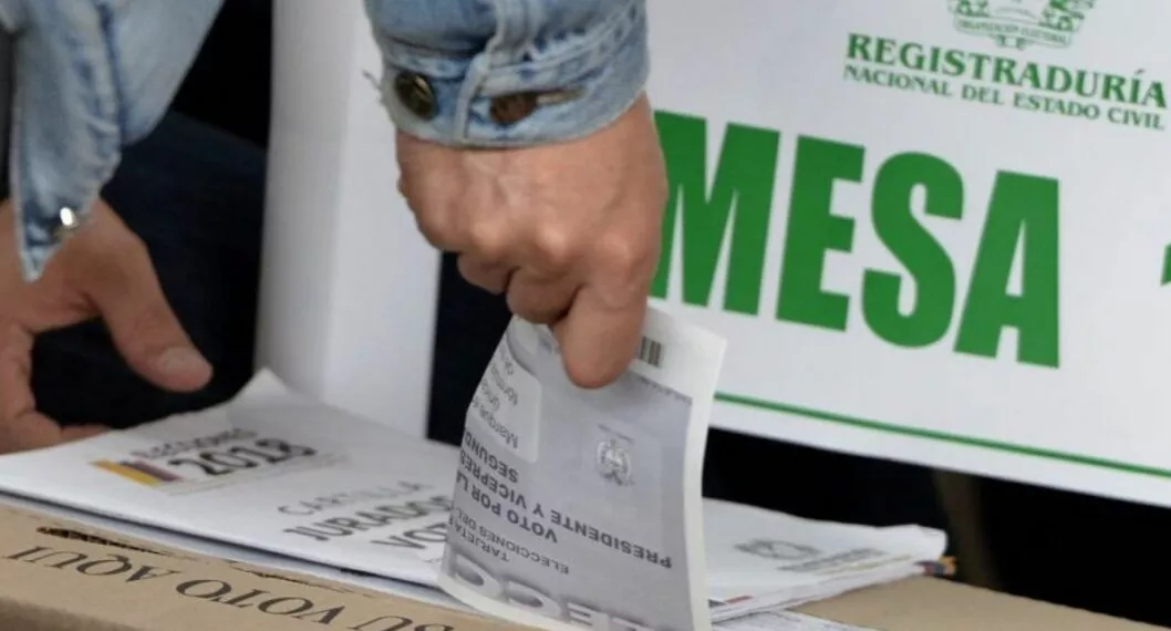 La más reciente encuesta, realizada a 1.504 personas en 64 municipios de Colombia, dio luces de cómo se comportará la intención de voto en las consultas. 