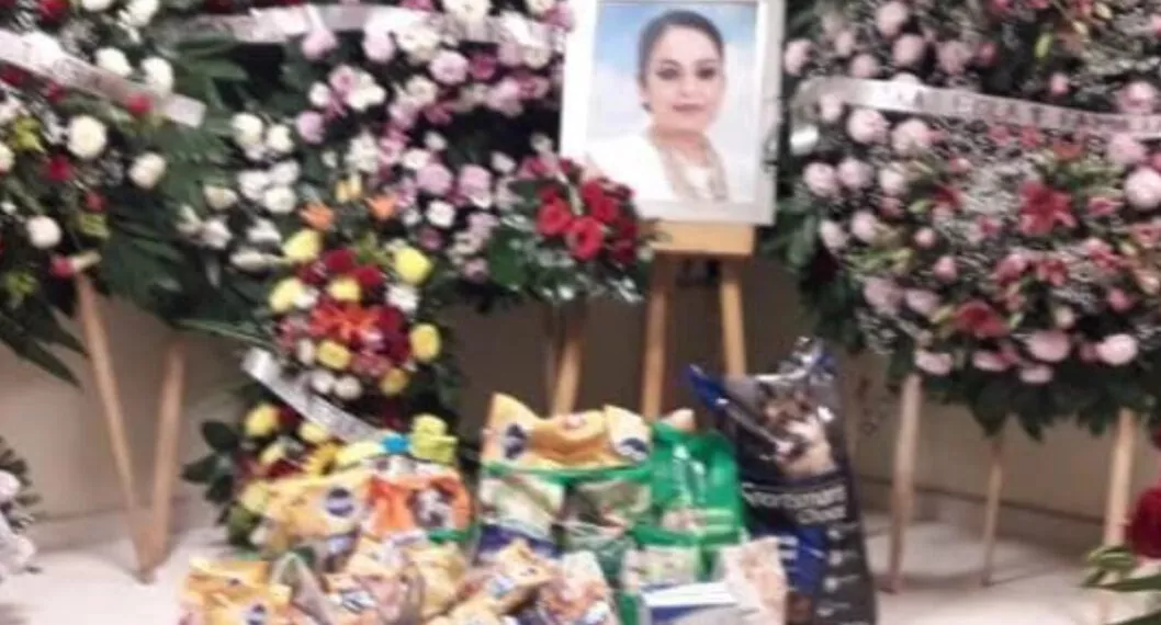 Antes de morir, mujer pidió para su velorio comida para perros en vez de flores