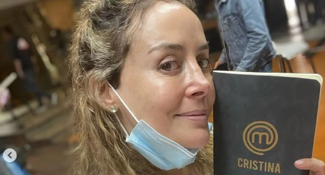 La actriz Cristina Campuzano, de 'Masterchef', se lesionó un pie en las grabaciones del programa y mostró un equipo paramédico la auxilió.  