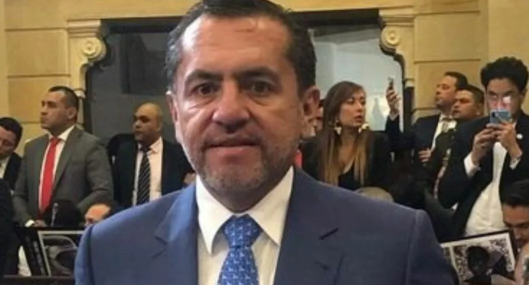 Según el ente investigador, la compañera sentimental del senador Mario Castaño obtuvo millonarios contratos para brindar unas asesorías.