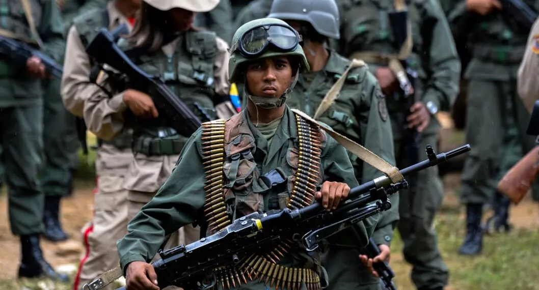 Imagen de soldados venezolanos ilustra artículo Venezuela moviliza tropas a frontera con Colombia en el estado Apure
