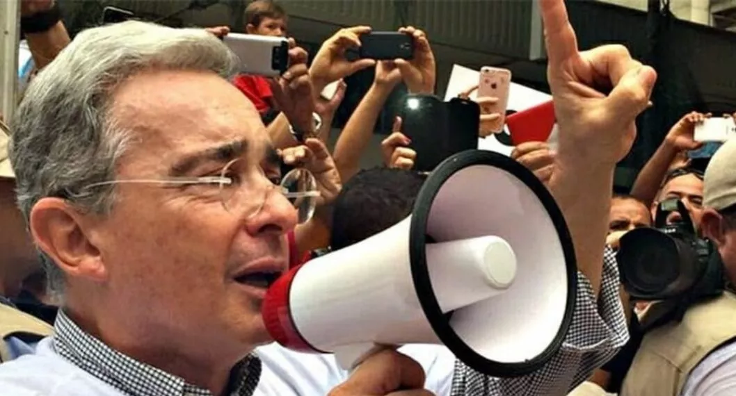 Álvaro Uribe, que no apoyaría un referendo en contra de la despenalización del aborto.