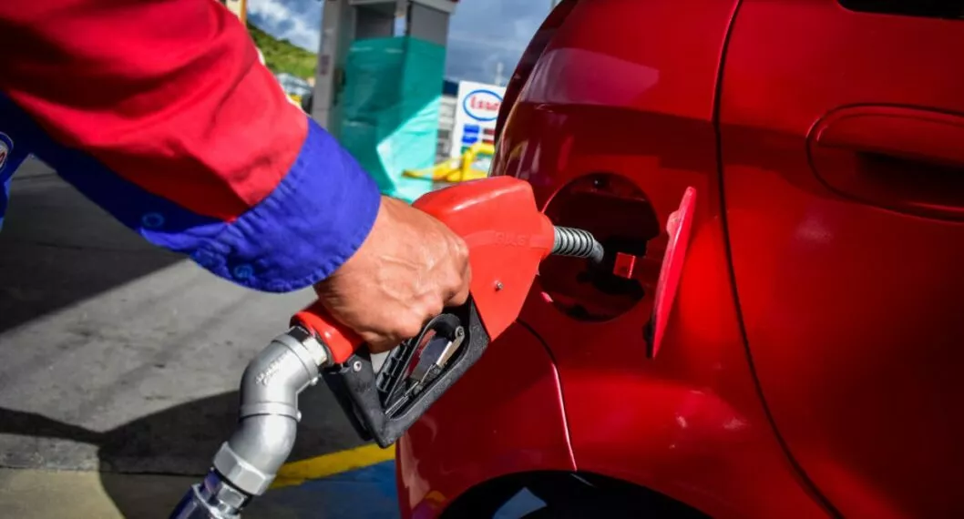 Gasolina en Colombia subiría hasta un 20 % en los próximos tres meses