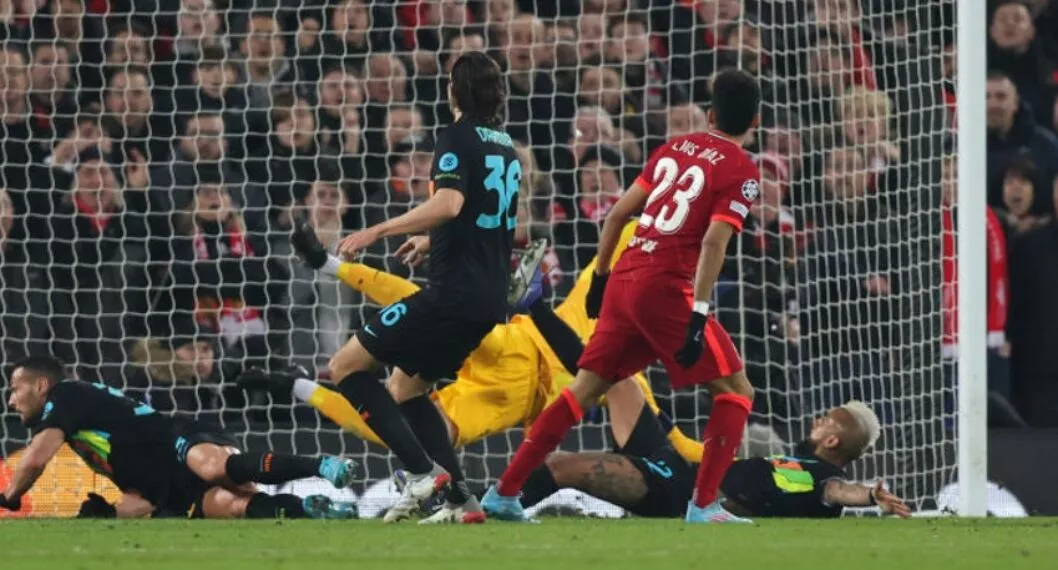 Luis Díaz casi hace gol con Liverpool contra Inter en Champions League (video)