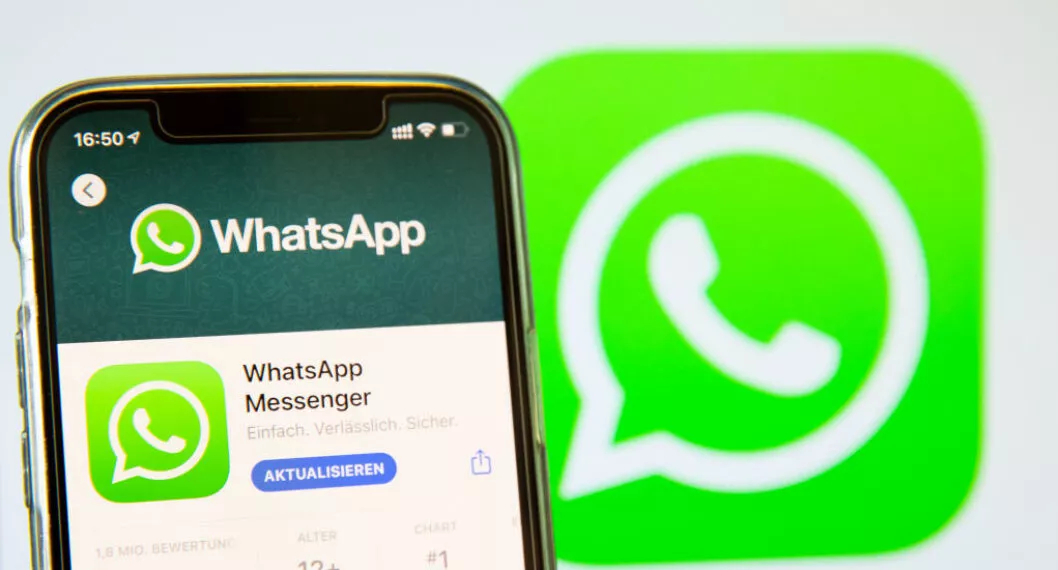 Imagen del logo de WhatsApp a propósito de la actualización que saldría para los reenvíos de mensajes en grupos