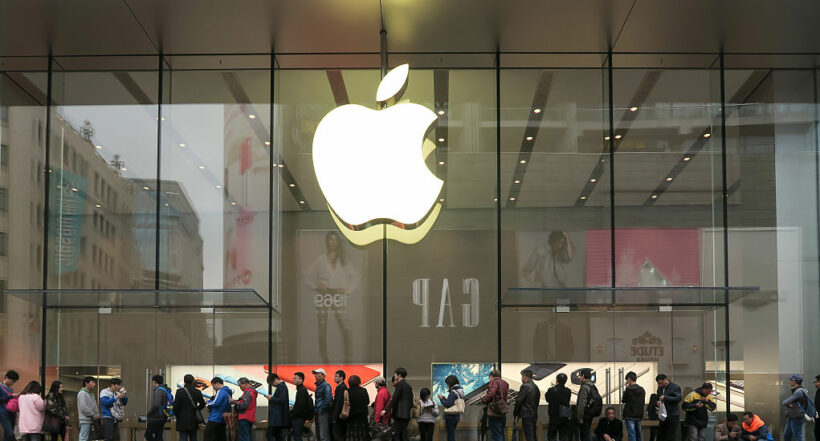 Imagen del logo de Apple a propósito del nuevo iPhone SE 2022 que compite con teléfonos de Sony y Google