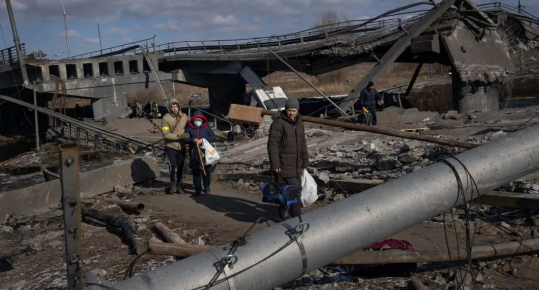 Ciudad de Mariúpol, Ucrania, se quedó sin agua, sin luz y hay peleas por comida