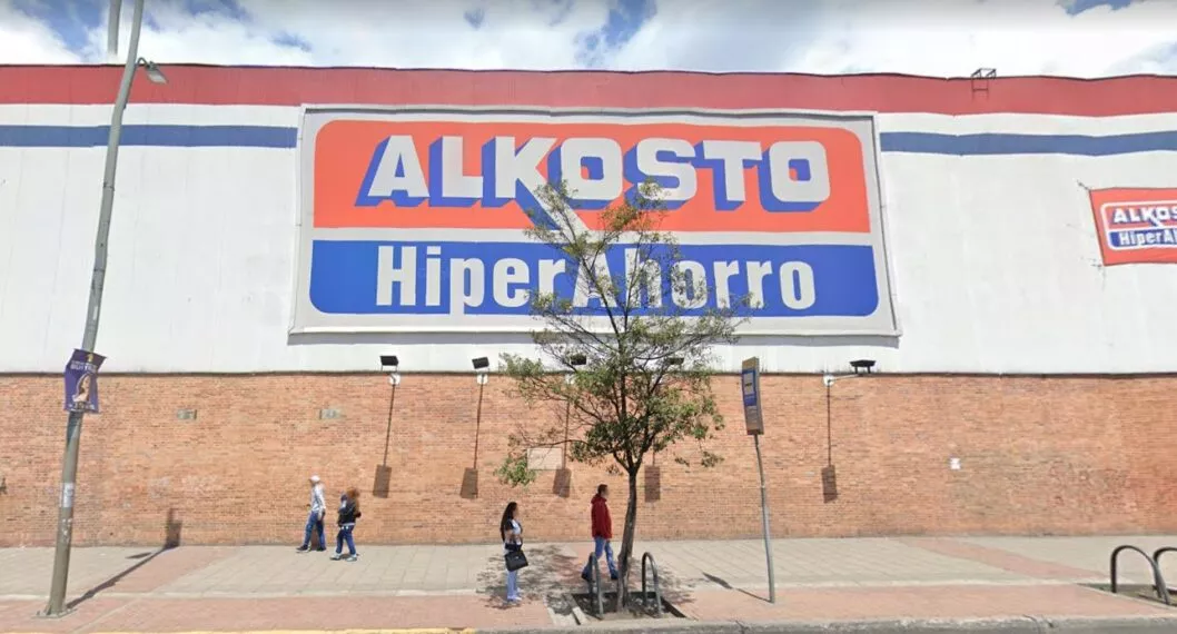 Precios de Alkosto son denunciados en el día sin IVA por colombianos que dicen no hay descuentos.